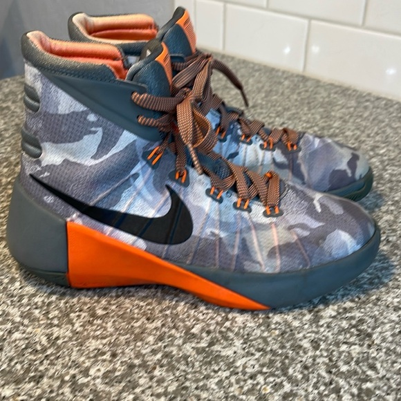 Nike Hyperdunk 2015 boys size 5 - Picture 1 of 7